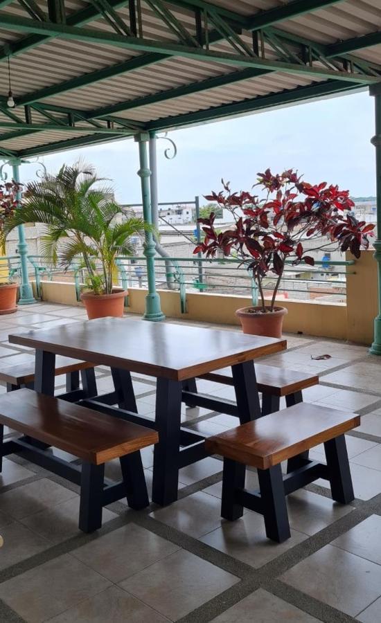 Hostal Solar Del Puerto Machala Εξωτερικό φωτογραφία